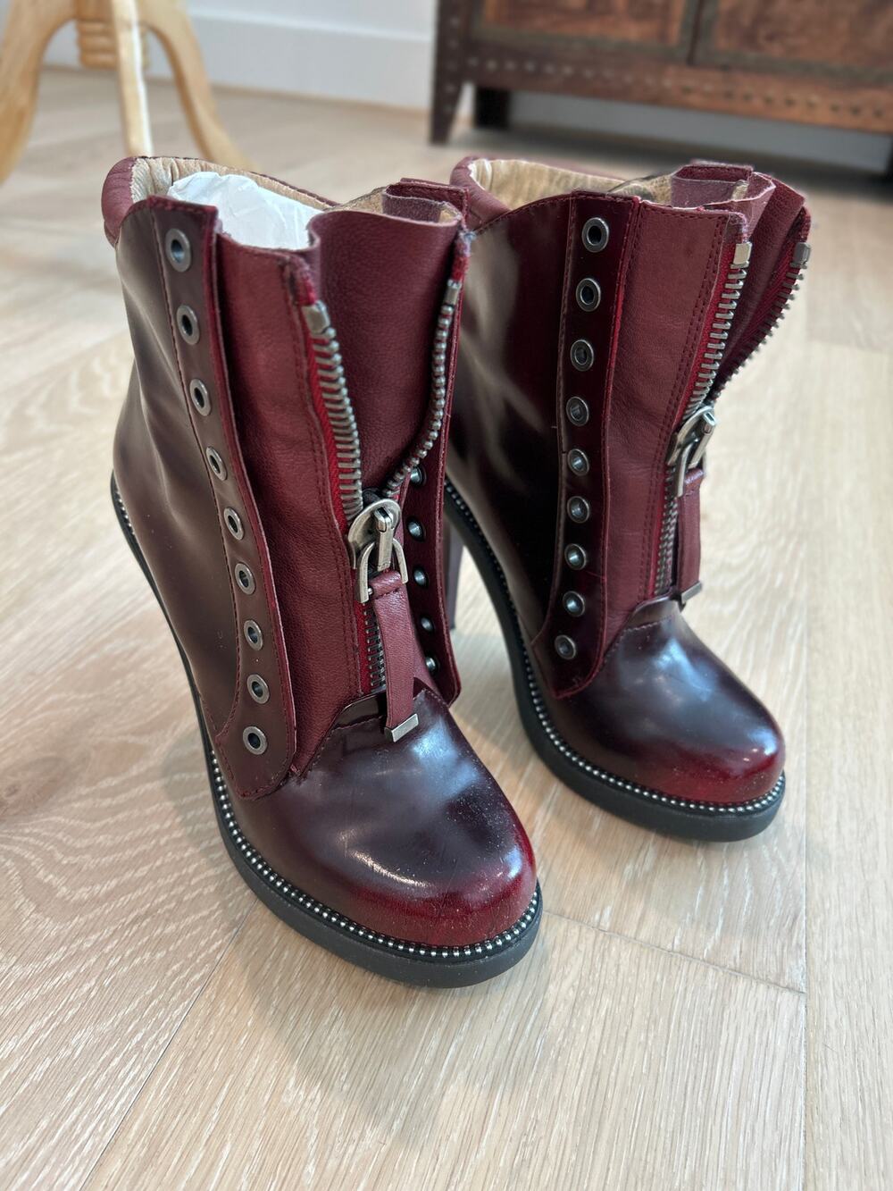 VGUC L.A.M.B. Gwen Stefani Dayton Burgundy Patent Leather Sz 6Stiletto Booties 6